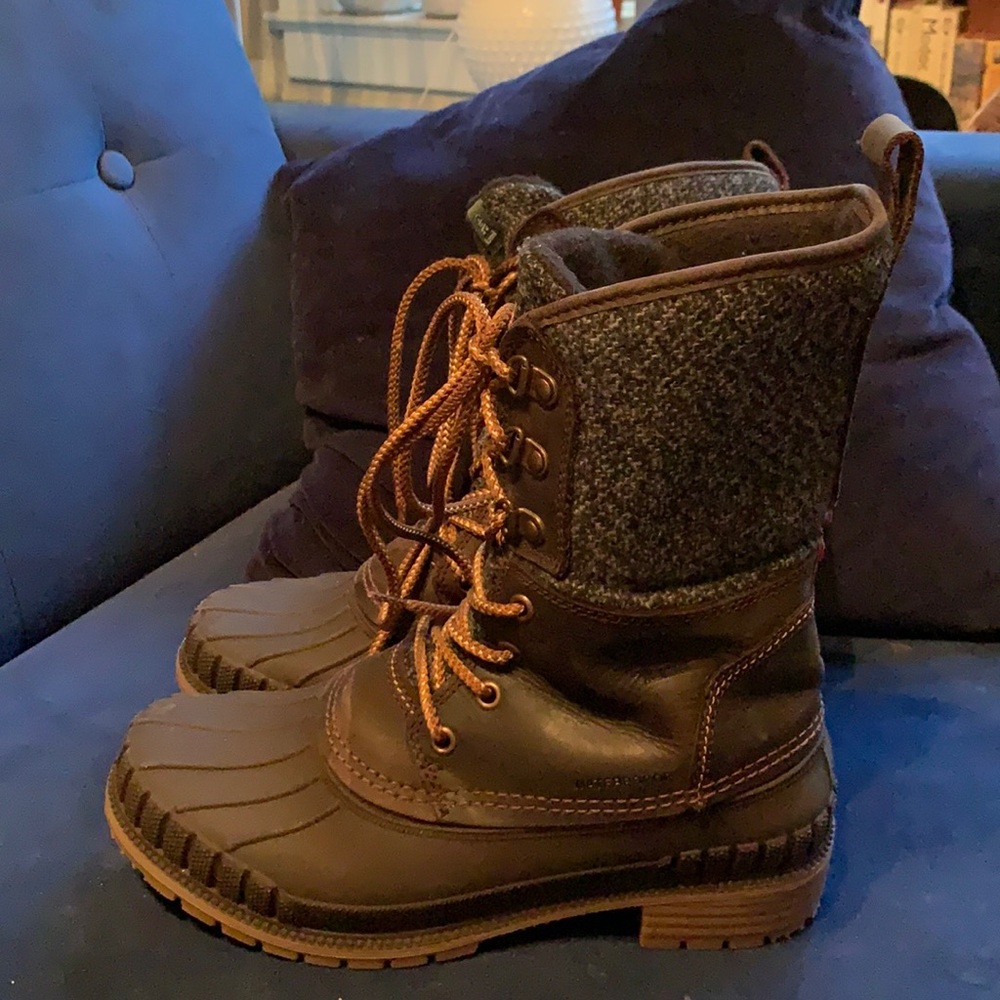 Kamik leather & wool mid duck boots/snow boots w/ Thinsulate fleece lining